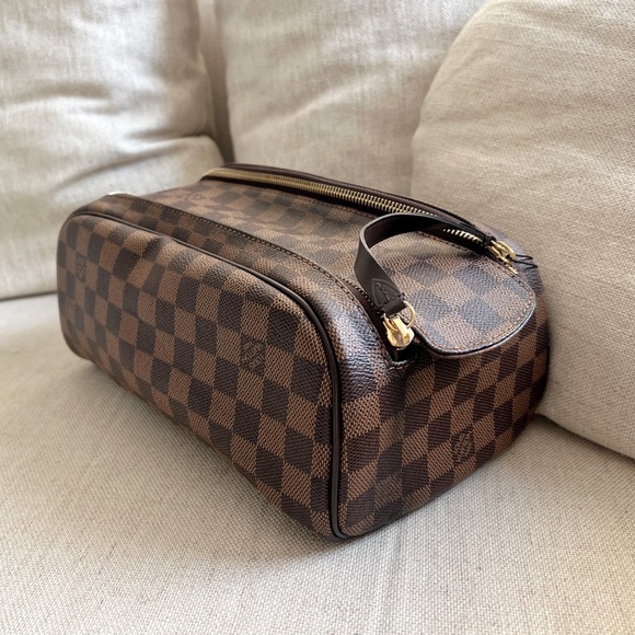 Louis Vuitton Handbags - 🎊2x HOST PICK🎊 Rare LV Dopp Kit King Size Toiletry Bag Clutch, **PRICE FIRM**